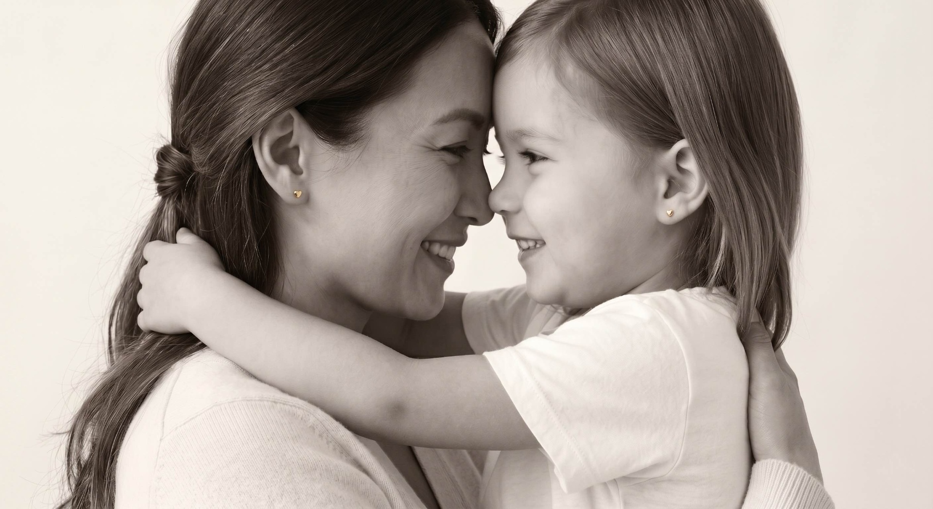 Mère et enfant — boucle d'oreille fleur Maely